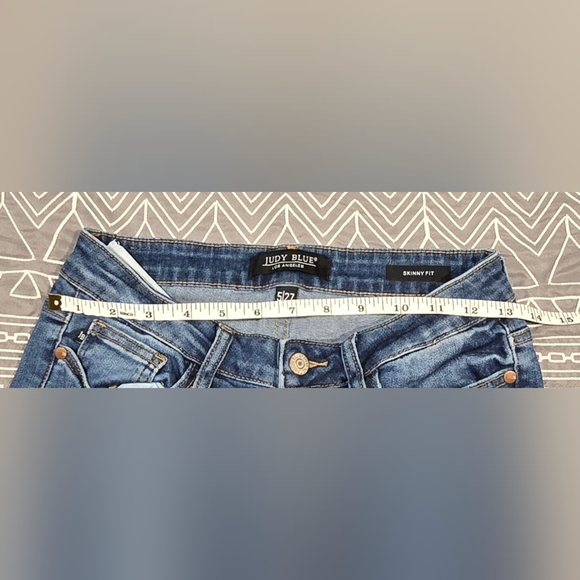 Judy Blue Buffalo Plaid Patch Skinny Jeans Size 5/27 - Picture 8 of 9